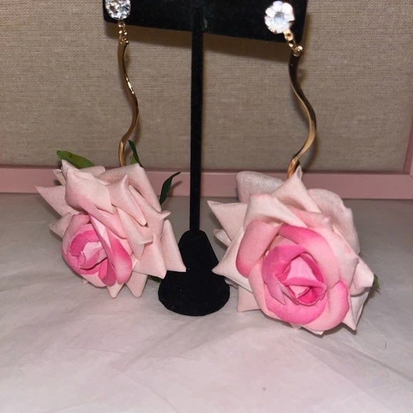 Nwot Pink rose drop earrings. - Picture 3 of 7